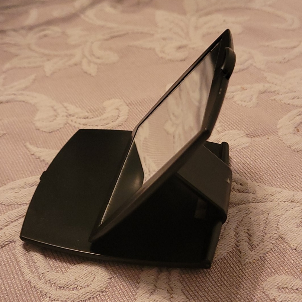 Compact Mirror - Picture 2 of 3